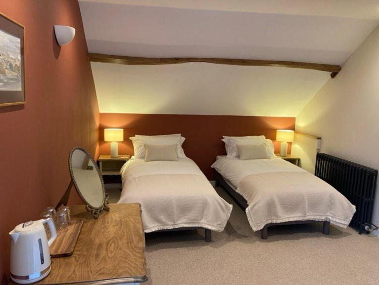 Chambres & Table D'Hotes De La Vieille Ferme Salon-la-Tour Exteriér fotografie
